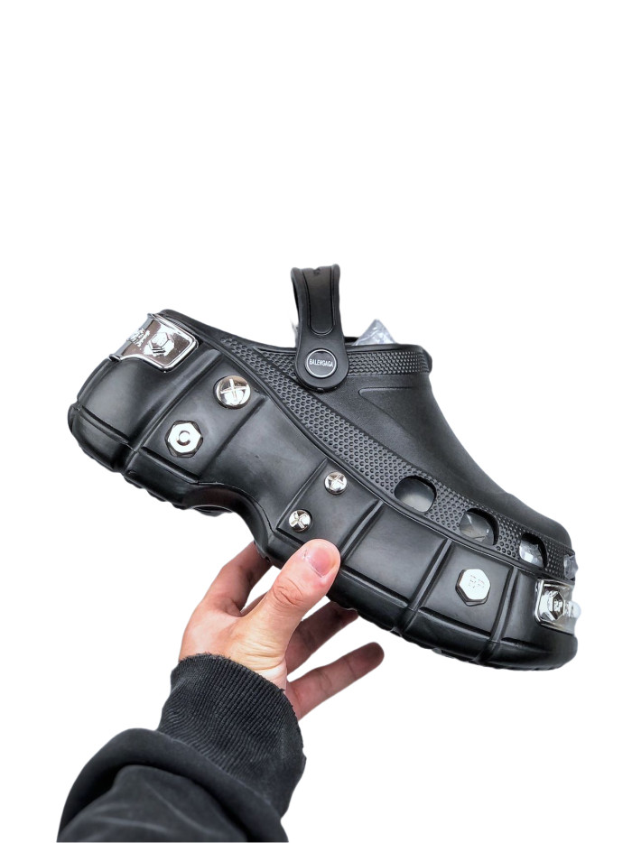 27908771 Metallic studded holey shoes