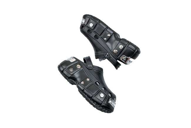 27908771 Metallic studded holey shoes
