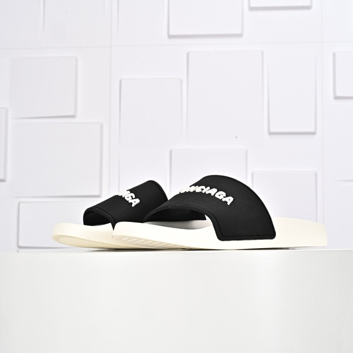 27968656 three-dimensional letter slippers 2 colors