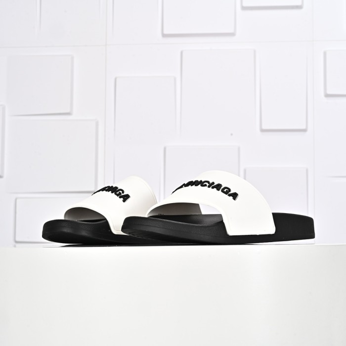27968656 three-dimensional letter slippers 2 colors