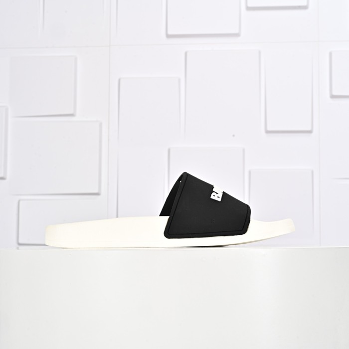 27968656 three-dimensional letter slippers 2 colors