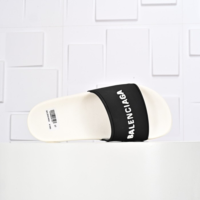 27968656 three-dimensional letter slippers 2 colors