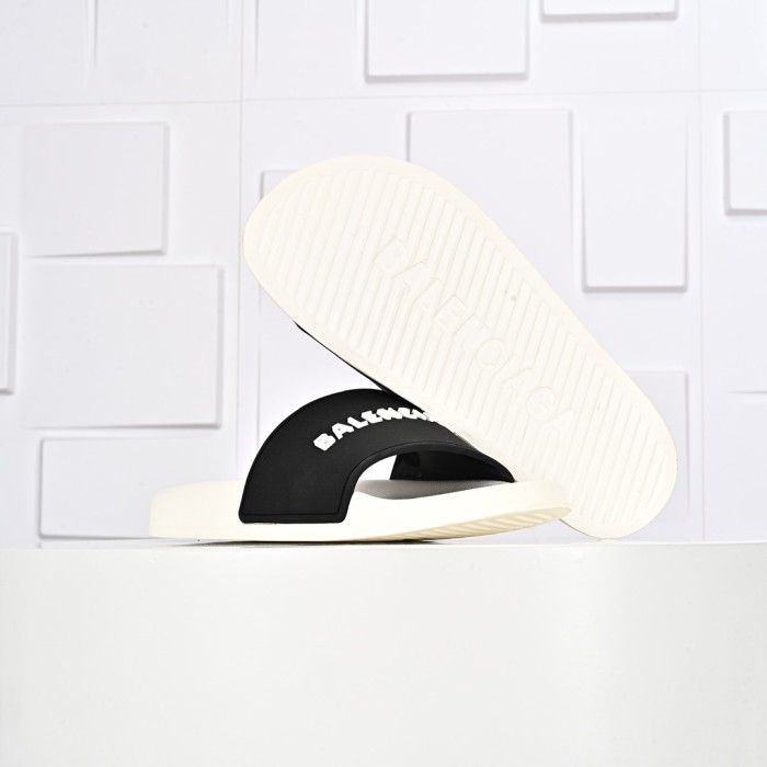 27968656 three-dimensional letter slippers 2 colors