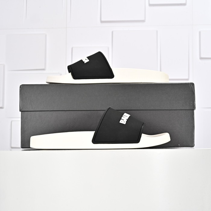 27968656 three-dimensional letter slippers 2 colors
