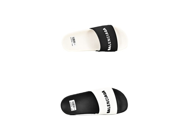 27968656 three-dimensional letter slippers 2 colors