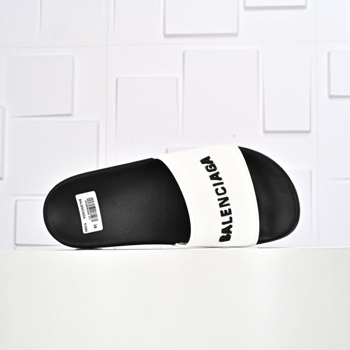 27968656 three-dimensional letter slippers 2 colors