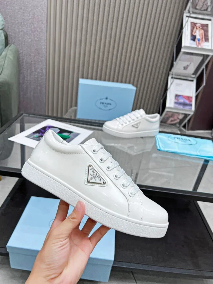 PR@DA@ BRUSHED LEATHER SNEAKERS   PRD045