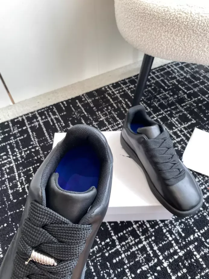 BURB5RRY BOX LOGO-DEBOSSED LEATHER SNEAKERS   BBR097
