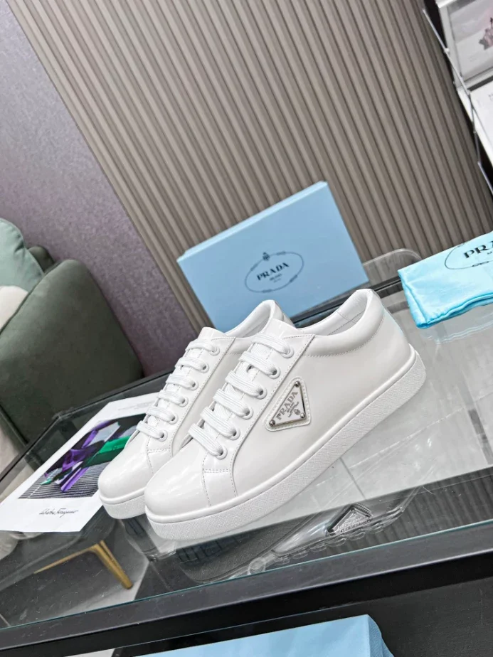 PR@DA@ BRUSHED LEATHER SNEAKERS   PRD045