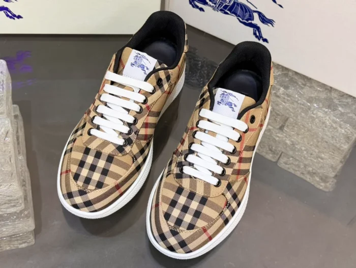 BURB5RRY TERRACE CHECK SNEAKERS   BBR105