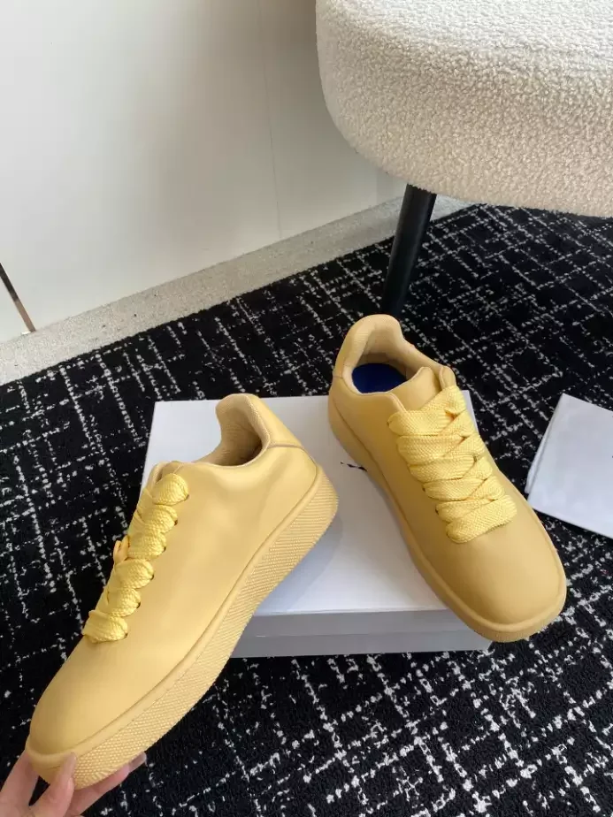 BURB5RRY BOX LOGO-DEBOSSED LEATHER SNEAKERS   BBR098