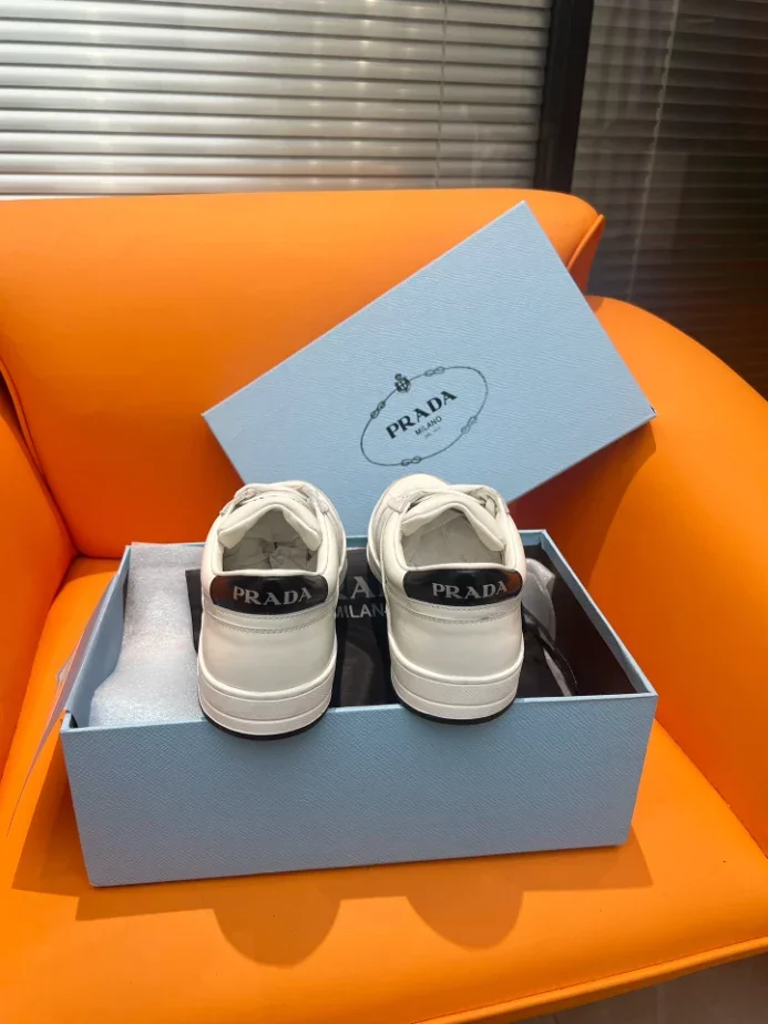 PR@DA@ DOWNTOWN LEATHER SNEAKERS IN WHITE   PRD010