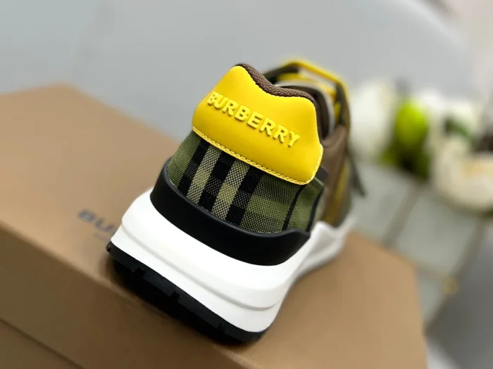 BURB5RRY VINTAGE CHECK SNEAKERS   BBR117