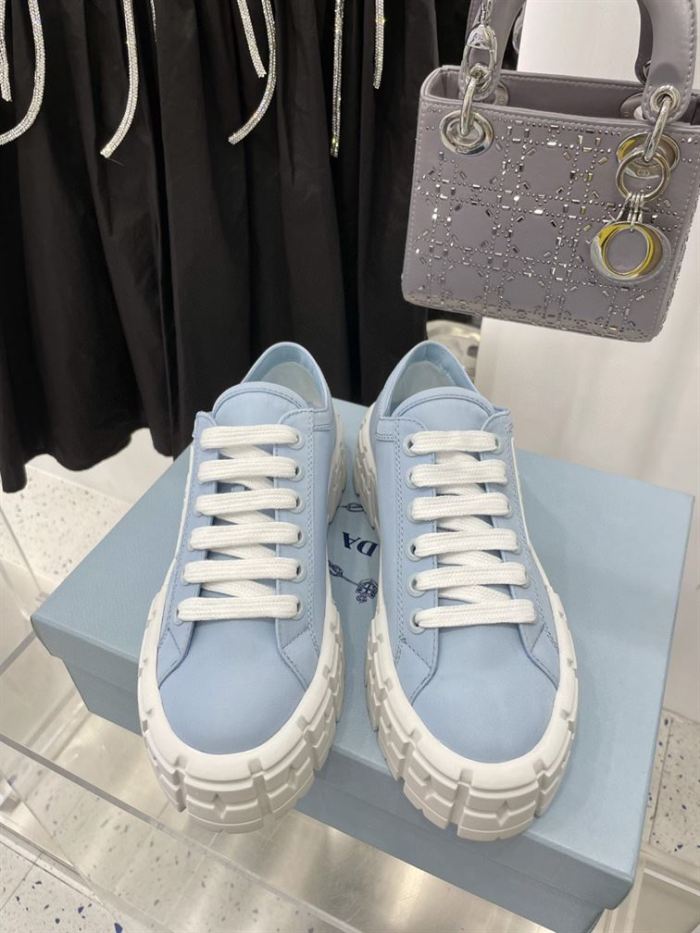PR@DA@ DOUBLE WHEEL RE-NYLON GABARDINE SNEAKERS LIGHT BLUE   PRD085