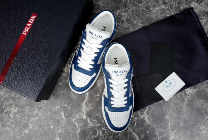 PR@DA@ DOWNTOWN LEATHER SNEAKERS IN WHITE AND LACQUER BLUE- PRD011