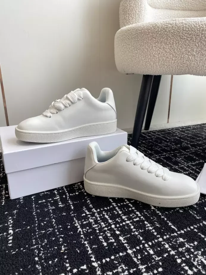 BURB5RRY BOX LOGO-DEBOSSED LEATHER SNEAKERS   BBR096