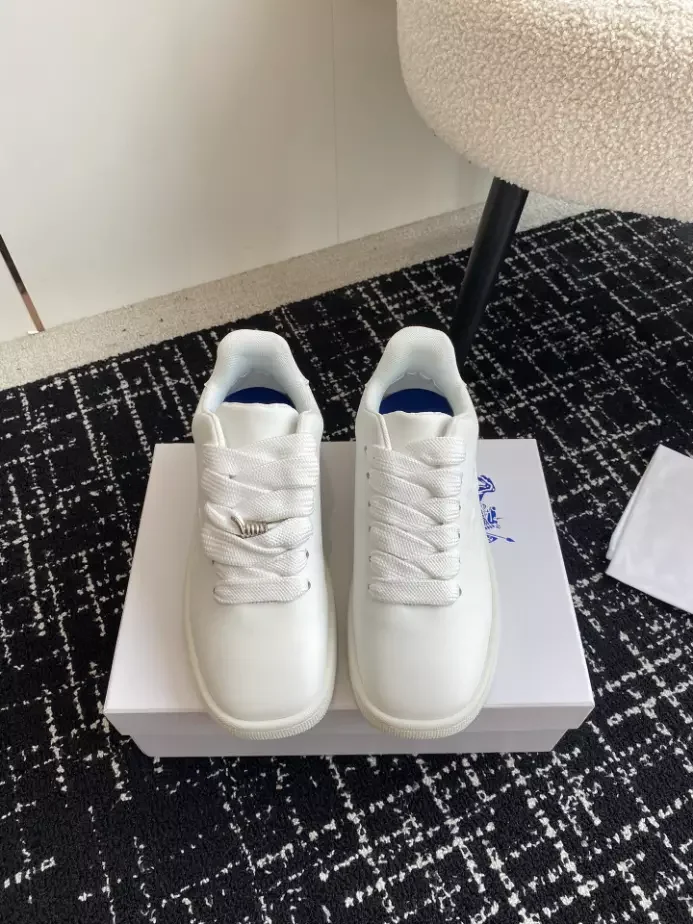 BURB5RRY BOX LOGO-DEBOSSED LEATHER SNEAKERS   BBR096