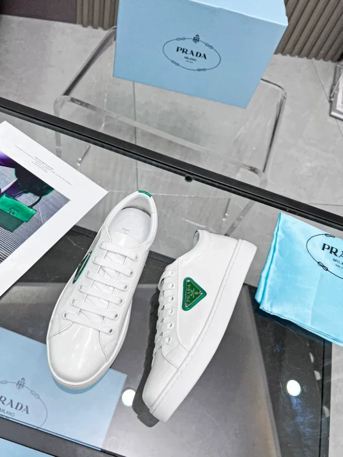 PR@DA@ BRUSHED LEATHER SNEAKERS   PRD042