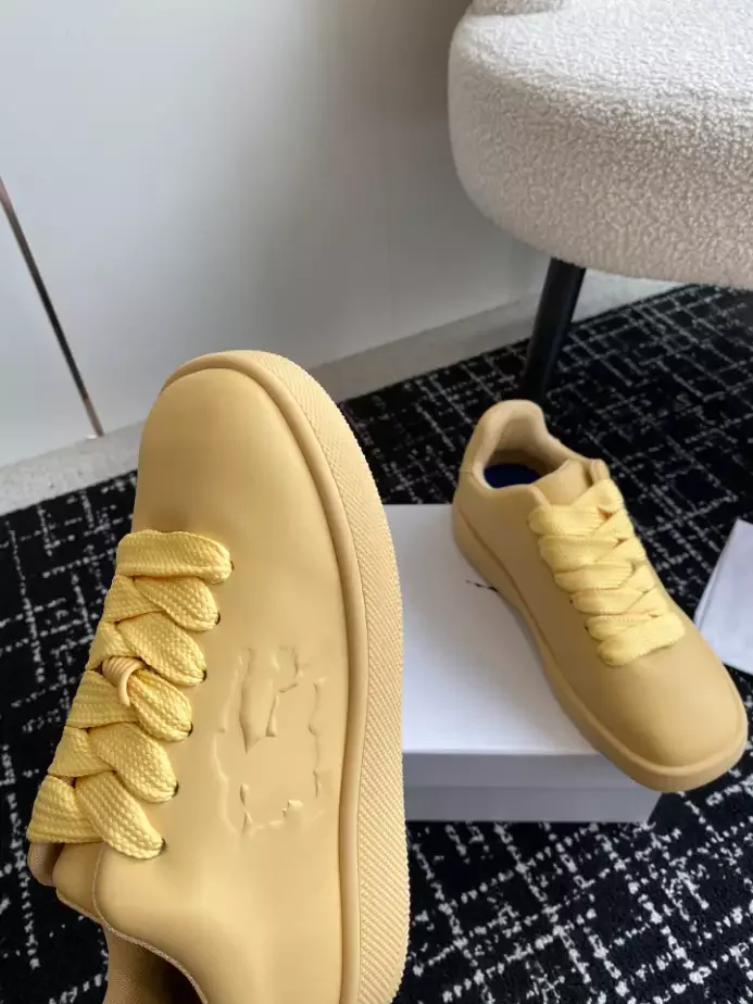 BURB5RRY BOX LOGO-DEBOSSED LEATHER SNEAKERS   BBR098
