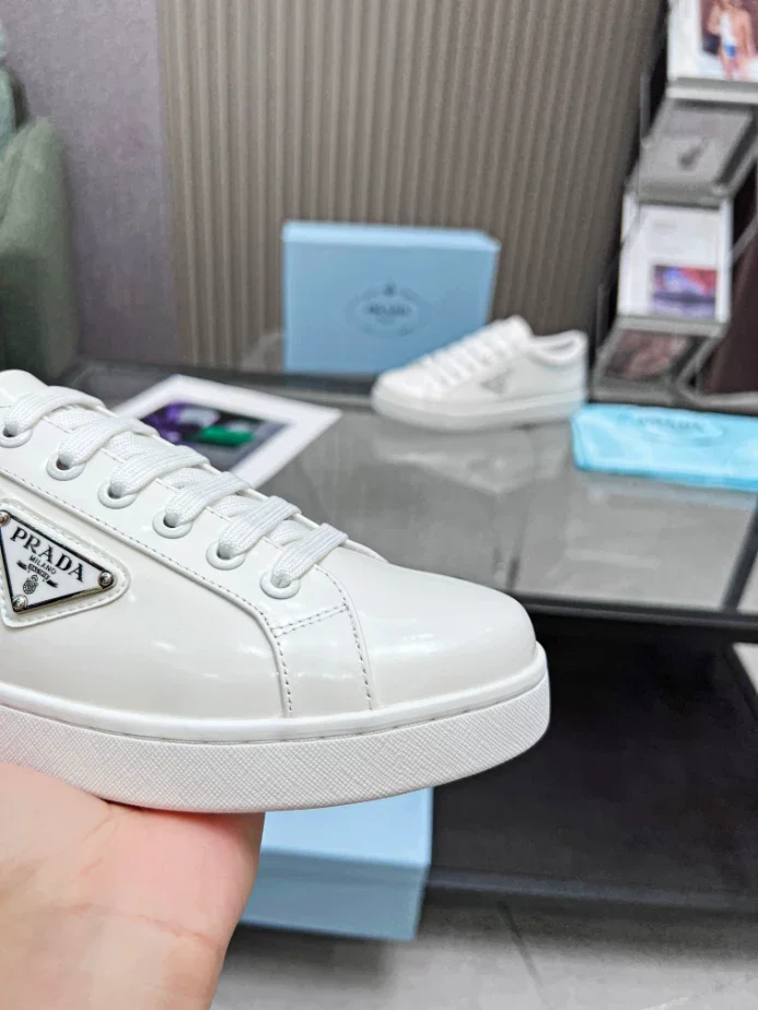 PR@DA@ BRUSHED LEATHER SNEAKERS   PRD045