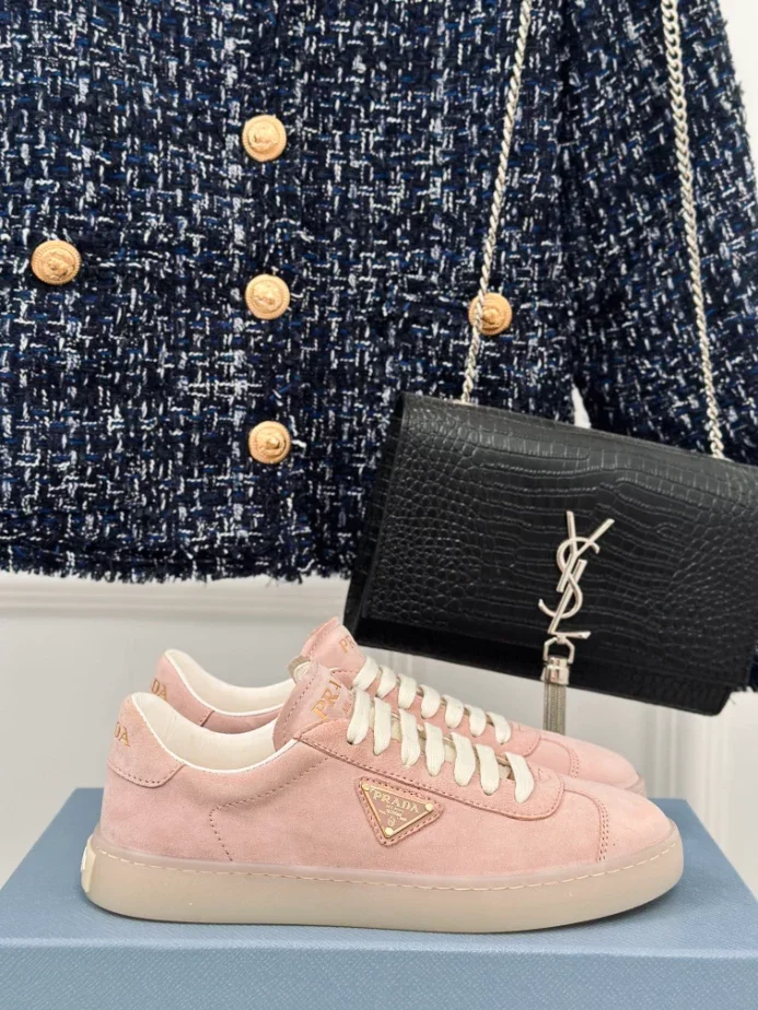 PR@DA@ SUEDE SNEAKERS ALABASTER PINK   PRD081