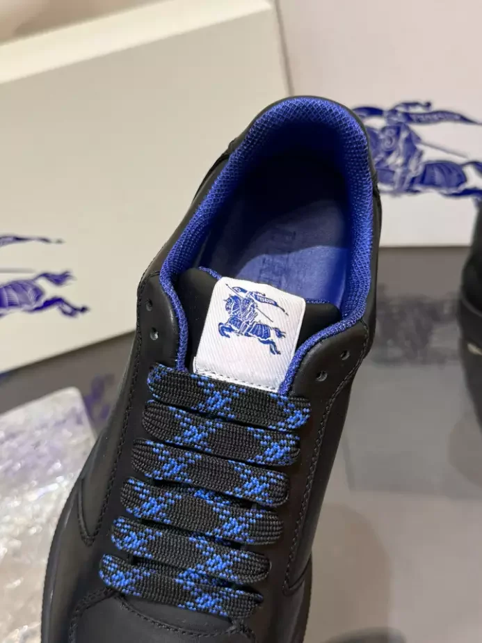 BURB5RRY LEATHER STOCK SNEAKERS IN BLACK   BBR092
