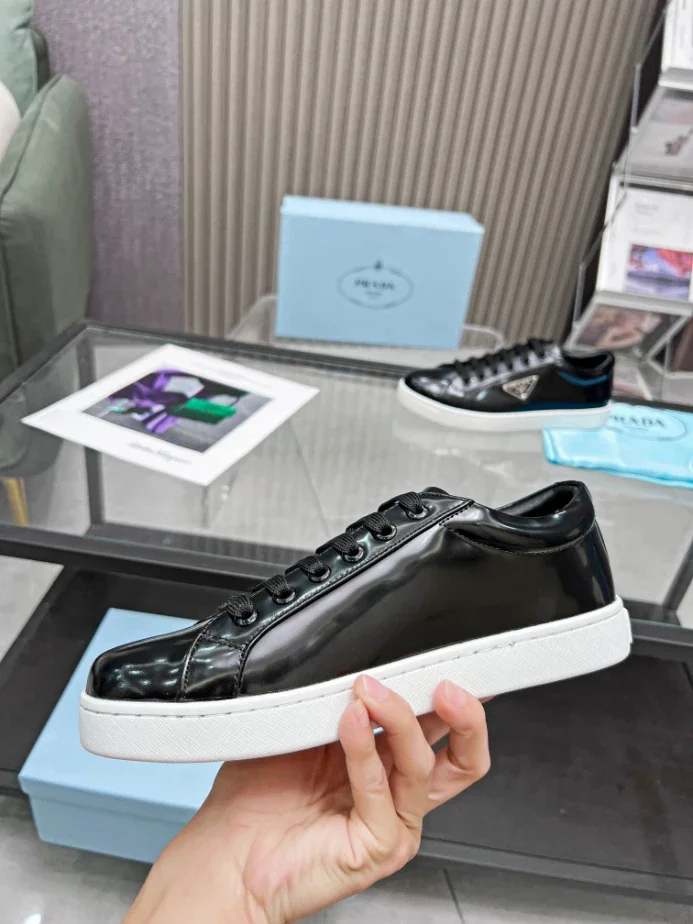 PR@DA@ BRUSHED LEATHER SNEAKERS   PRD043