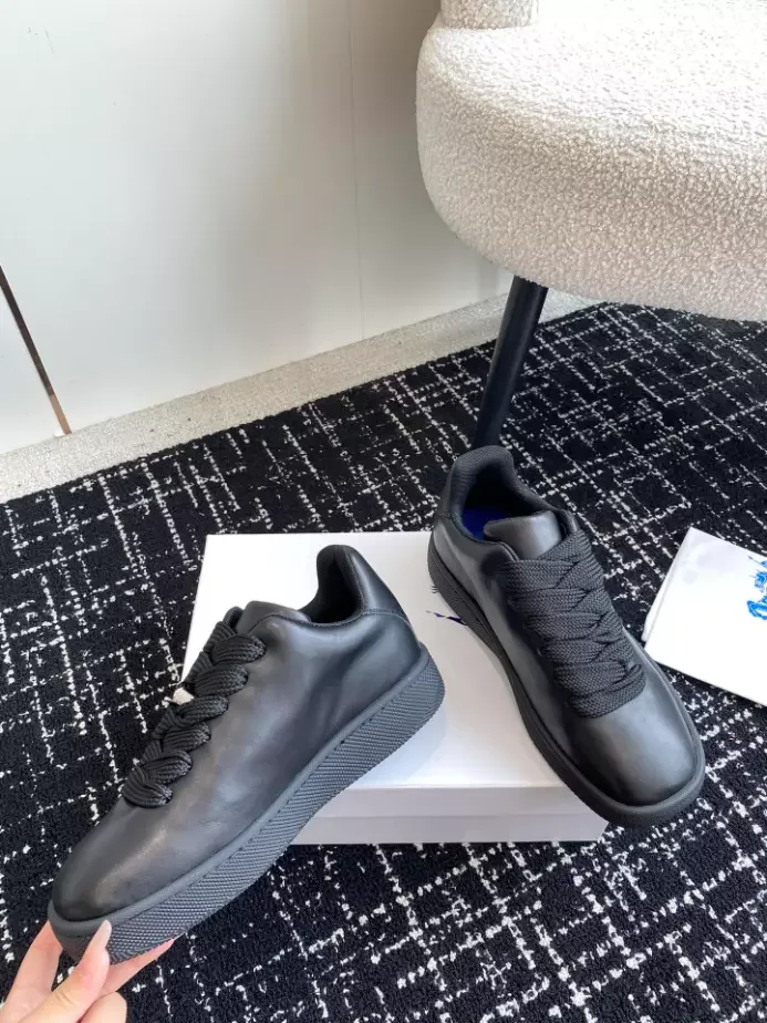 BURB5RRY BOX LOGO-DEBOSSED LEATHER SNEAKERS   BBR097