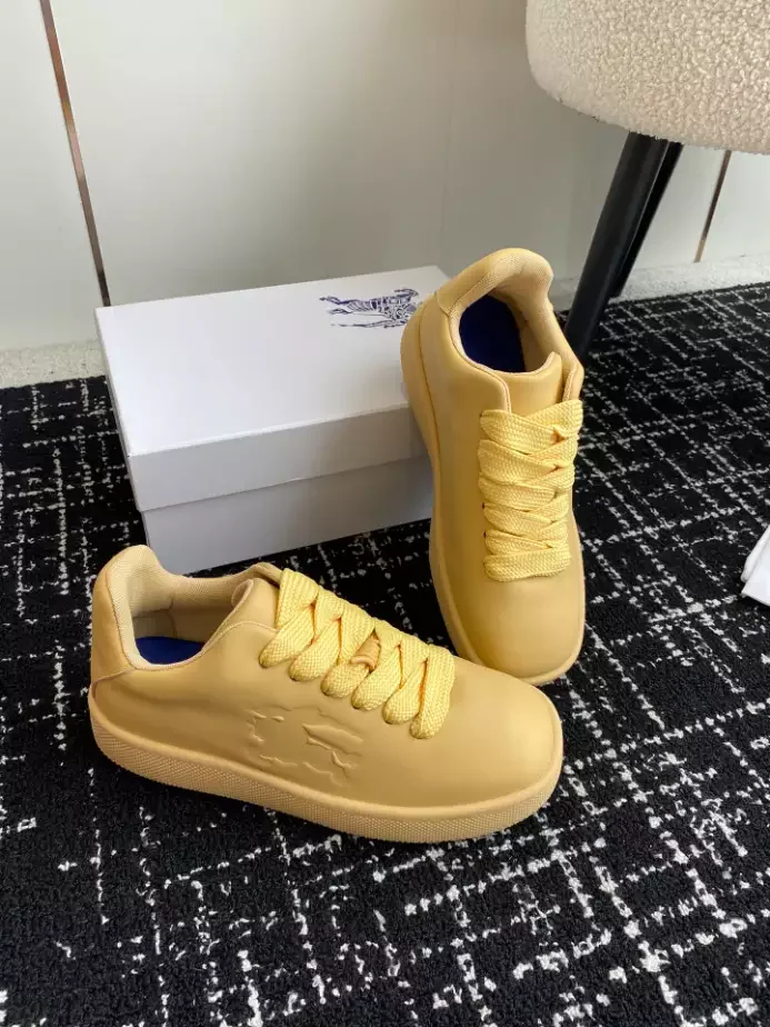 BURB5RRY BOX LOGO-DEBOSSED LEATHER SNEAKERS   BBR098