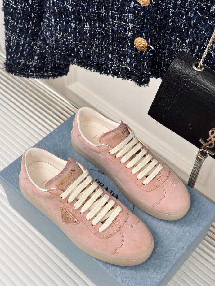 PR@DA@ SUEDE SNEAKERS ALABASTER PINK   PRD081