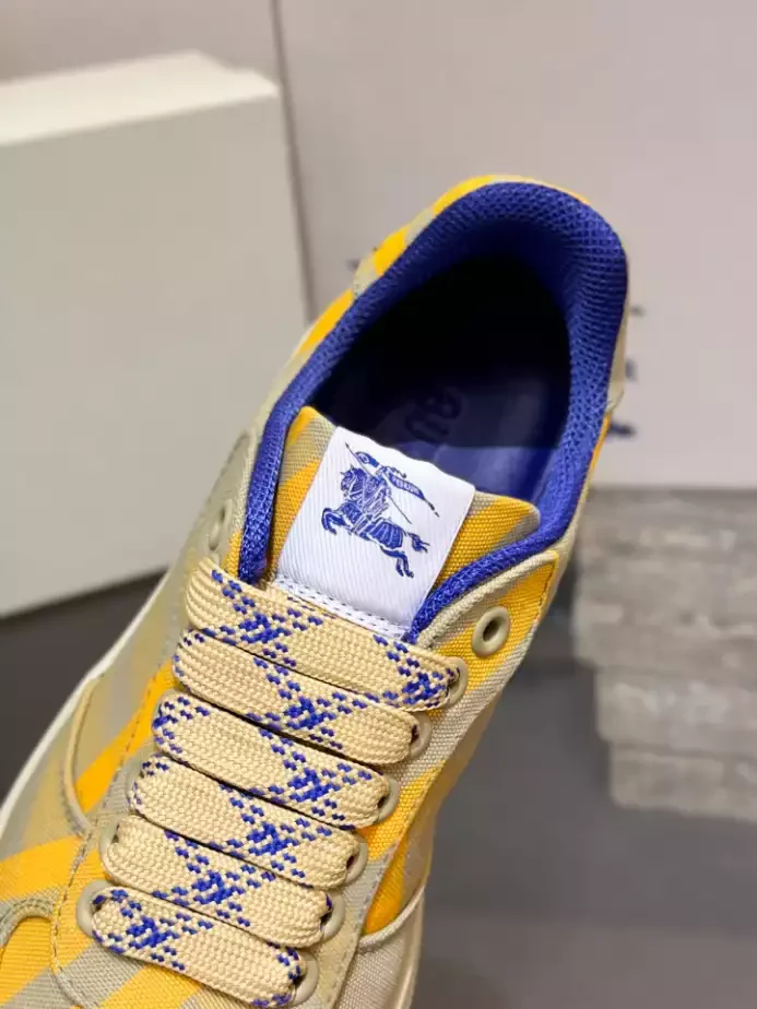 BURB5RRY TERRACE CHECK SNEAKERS   BBR104