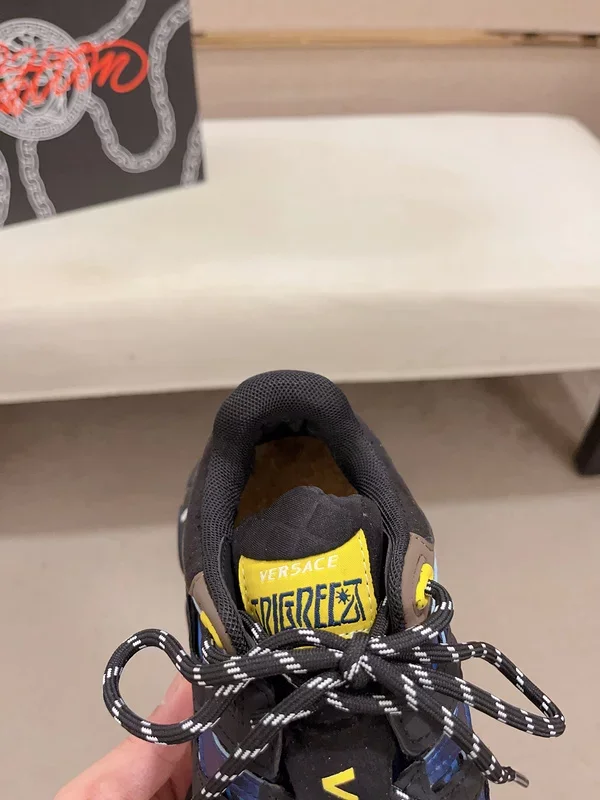 VERS@CE TRIGRECA SNEAKERS   VS67