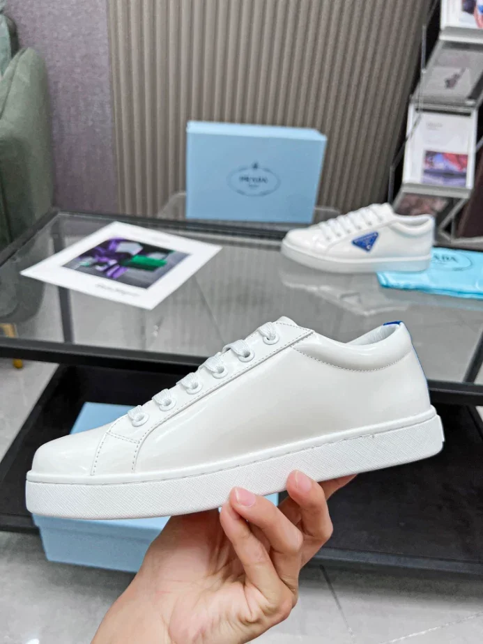 PR@DA@ BRUSHED LEATHER SNEAKERS   PRD044