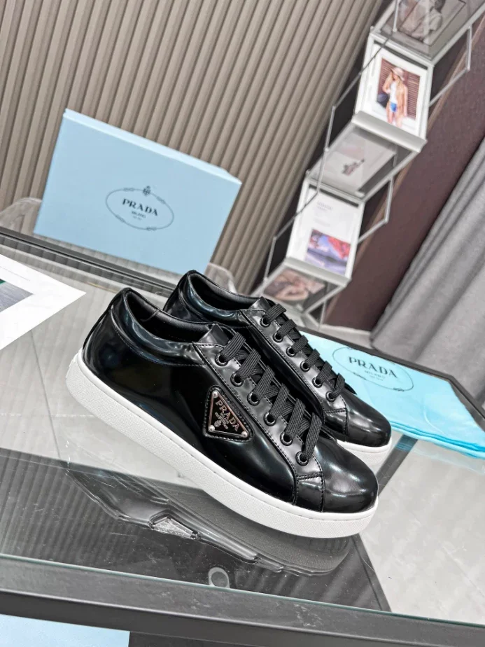 PR@DA@ BRUSHED LEATHER SNEAKERS   PRD043