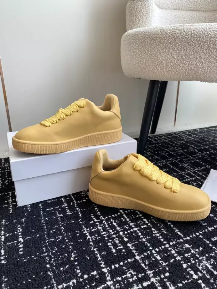 BURB5RRY BOX LOGO-DEBOSSED LEATHER SNEAKERS   BBR098