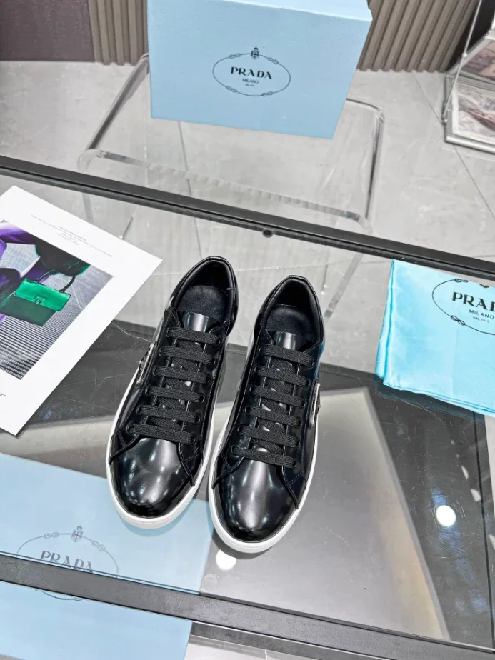 PR@DA@ BRUSHED LEATHER SNEAKERS   PRD043