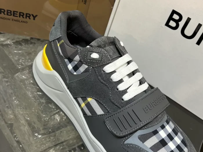 BURB5RRY VINTAGE CHECK SNEAKERS   BBR110