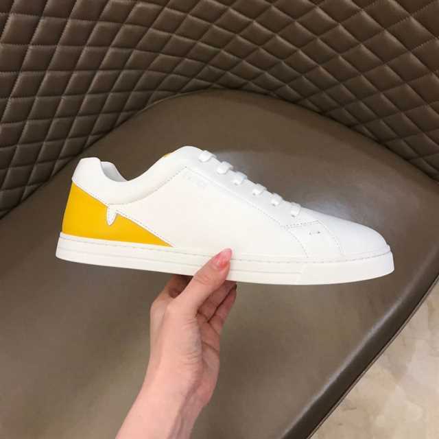 FEND1 CORNER BUGS LOW-TOP SNEAKERS IN WHITE   FD07