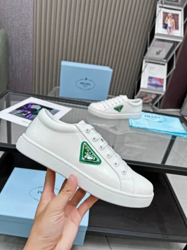 PR@DA@ BRUSHED LEATHER SNEAKERS   PRD042