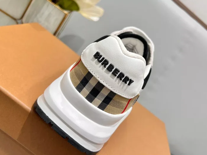 BURB5RRY VINTAGE CHECK SNEAKERS   BBR123