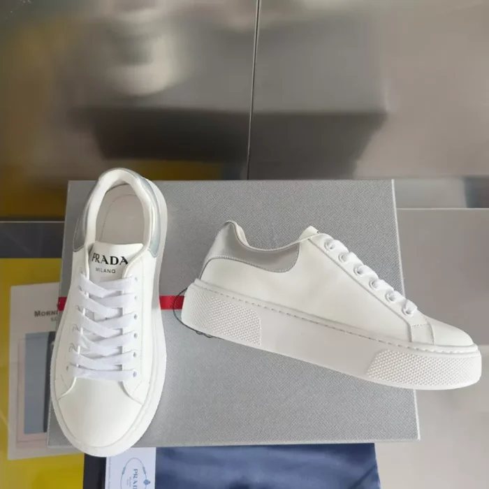 PR@DA@ LEATHER LOW-TOP SNEAKERS   PRD062