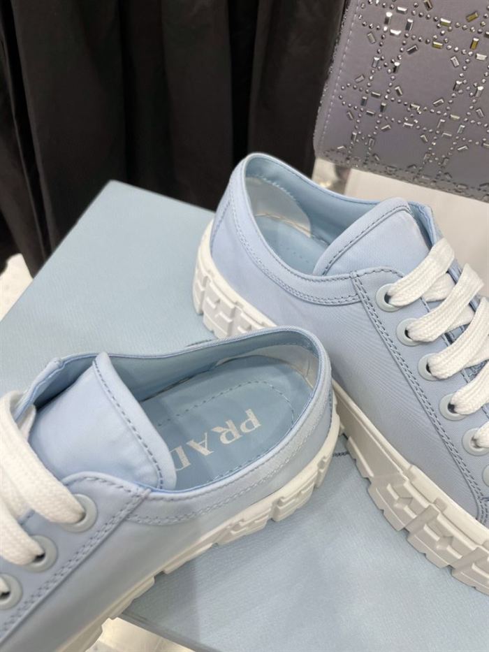 PR@DA@ DOUBLE WHEEL RE-NYLON GABARDINE SNEAKERS LIGHT BLUE   PRD085