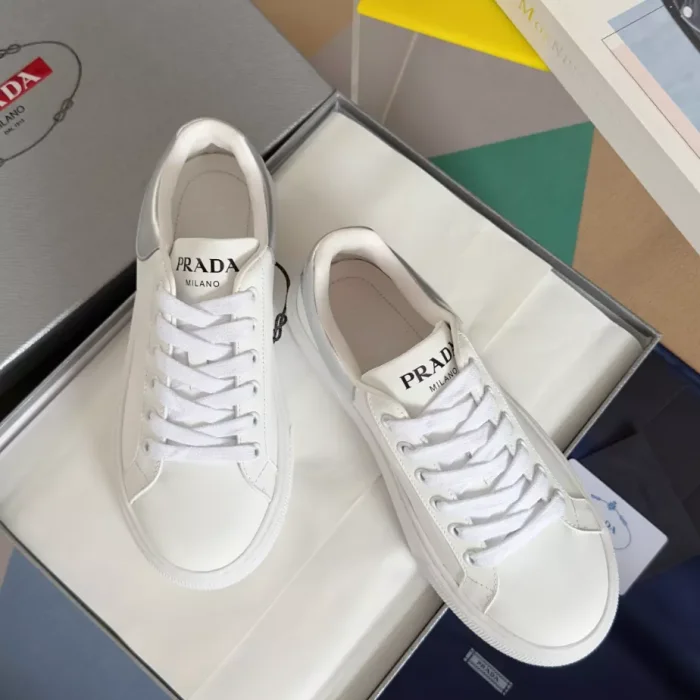 PR@DA@ LEATHER LOW-TOP SNEAKERS   PRD062