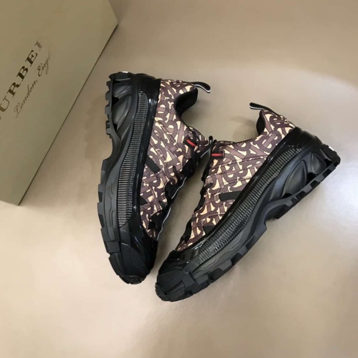 BURB5RRY MONOGRAM PRINT ARTHUR SNEAKERS   BBR033