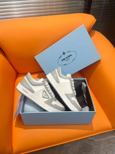DOWNTOWN LEATHER SNEAKERS IN WHITE AND LACQUER GRAY   PRD009