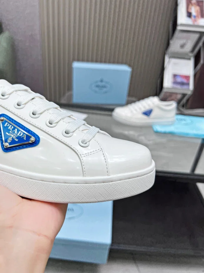 PR@DA@ BRUSHED LEATHER SNEAKERS   PRD044