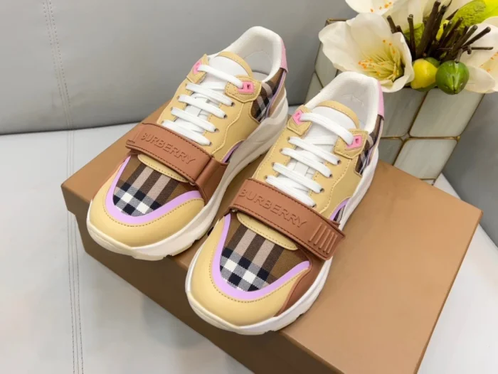 BURB5RRY VINTAGE CHECK SNEAKERS   BBR120