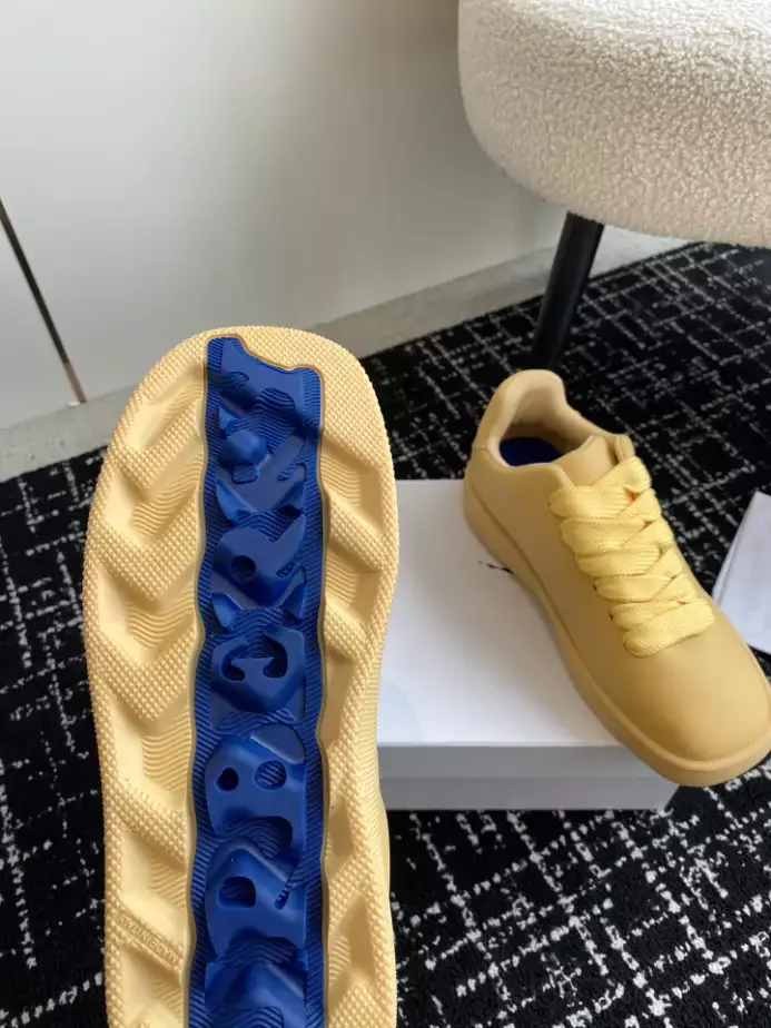 BURB5RRY BOX LOGO-DEBOSSED LEATHER SNEAKERS   BBR098