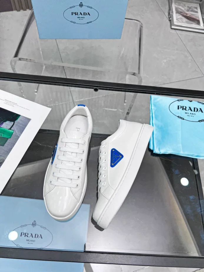 PR@DA@ BRUSHED LEATHER SNEAKERS   PRD044