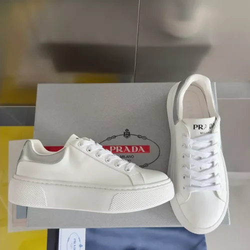 PR@DA@ LEATHER LOW-TOP SNEAKERS   PRD062